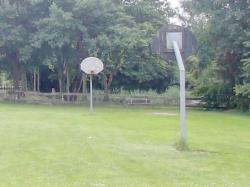 Bilder der Spielwiese vom Gruppenhaus 03317796 Gruppenhaus TROMPETZWAAN in D�nemark 7795 Diffelen f�r Konfifreizeiten