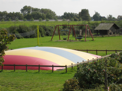 Bilder der Spielwiese vom Gruppenhaus 03313079 Gruppenhaus BOTERBLOEM in Niederlande 4323 Ellemeet f&uuml;r Konfifreizeiten