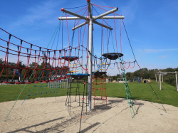 Bilder vom Spielplatz von der Gruppenunterkunft 03313081 Gruppenhaus DISTEL in Niederlande 4323 Ellemeet f&uuml;r Gruppenfreizeiten