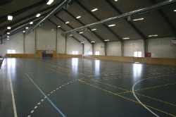 Bilder der Sporthalle vom Selbstversorgerhaus 03453003 BINDERNÆS Efterskole in D�nemark 4970 Roedby f�r Gruppenreisen