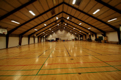 Bilder der Sporthalle vom Selbstversorgerhaus 03453031 KOLDING Efterskole in Dänemark 6000 Kolding für Gruppenreisen