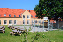 Terrassenbilder vom Selbstversorgerhaus 03453061 GRIBSKOV Efterskole in DÃ¤nemark 3210 Vejby für Jugendfreizeiten