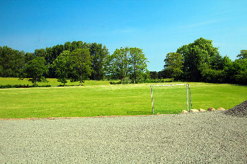 7. Sportplatz