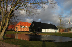 Weitere Aussenansichten vom Gruppenhaus 03453093 Vostrup Efterskole in Dänemark 6880 TARM, VOSTRUP f&uuml;r Gruppenreisen