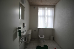 Sanit&auml;rbilder von der Gruppenunterkunft 03453093 Vostrup Efterskole in Dänemark 6880 TARM, VOSTRUP f&uuml;r Sommerfreizeiten