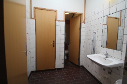 Sanit&auml;rbilder von der Gruppenunterkunft 03453093 Vostrup Efterskole in Dänemark 6880 TARM, VOSTRUP f&uuml;r Sommerfreizeiten