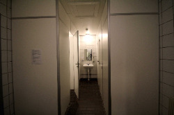Sanit&auml;rbilder von der Gruppenunterkunft 03453093 Vostrup Efterskole in Dänemark 6880 TARM, VOSTRUP f&uuml;r Sommerfreizeiten
