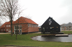 Terrassenbilder vom Selbstversorgerhaus 03453093 Vostrup Efterskole in Dänemark 6880 TARM, VOSTRUP f&uuml;r Jugendfreizeiten