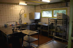 Küchenbilder von der Gruppenunterkunft 03453127 Gruppenhaus HVIDE KLIT in DÃ¤nemark 9300 Saeby für Familienfreizeiten