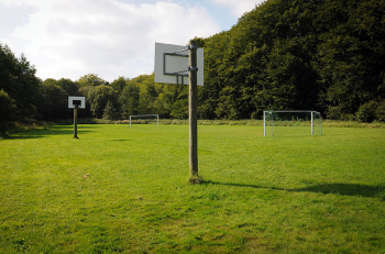 3. Sportplatz