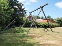Bilder vom Spielplatz von der Gruppenunterkunft 03453460 BJERGET EFTERSKOLE in Dänemark 7741 Froestrup f&uuml;r Gruppenfreizeiten