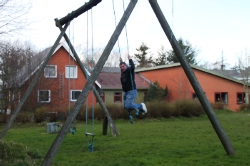 Bilder vom Spielplatz von der Gruppenunterkunft 03453460 BJERGET EFTERSKOLE in Dänemark 7741 Froestrup f&uuml;r Gruppenfreizeiten