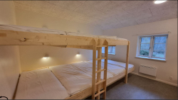 Schlafzimmerbilder vom Gruppenhaus 03453704 Gruppenhaus LAERKEREDEN in Dänemark 8500 Grenaa für Gruppenfreizeiten