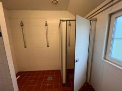 Sanit�rbilder von der Gruppenunterkunft 03453826 KLK-Gruppenhaus - KLITSTUEN in D�nemark 9492 Blokhus f�r Sommerfreizeiten
