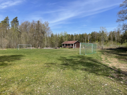 Bilder der Spielwiese vom Gruppenhaus 04464072 Gruppenhaus HJORTSBERGAGARDEN  in Schweden 34293 Hjortsberga f&uuml;r Konfifreizeiten