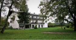 Aussenansicht vom Gruppenhaus 07437005 Gruppenhaus FAAK AM SEE in Österreich 9583 Faak am See f&uuml;r Gruppenfreizeiten