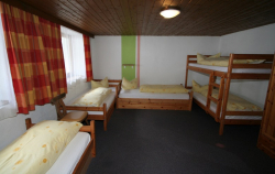 Schlafzimmerbilder vom Gruppenhaus 07437027 Gruppenhaus ST.LEONHARD in Dänemark A-6481 St. Leonhardt/Pitztal/Tirol für Gruppenfreizeiten