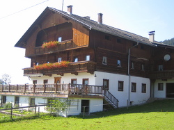 Aussenansicht vom Gruppenhaus 07437002 Gruppenhaus TUXERHOF in Österreich A-6215 Achenkirch f&uuml;r Gruppenfreizeiten