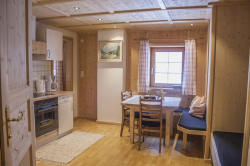 K&uuml;chenbilder von der Gruppenunterkunft 07437002 Gruppenhaus TUXERHOF in Österreich A-6215 Achenkirch f&uuml;r Familienfreizeiten