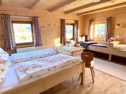 Schlafzimmerbilder vom Gruppenhaus 07437002 Gruppenhaus TUXERHOF in Österreich A-6215 Achenkirch f&uuml;r Gruppenfreizeiten