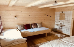 Schlafzimmerbilder vom Gruppenhaus 07437002 Gruppenhaus TUXERHOF in Österreich A-6215 Achenkirch f&uuml;r Gruppenfreizeiten