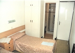 Schlafzimmerbilder vom Gruppenhaus 08348200 Hostal SANTEMA in D�nemark ES Caldetas  f�r Gruppenfreizeiten