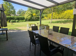 Terrassenbilder vom Selbstversorgerhaus 03315944 Gruppenhaus DISTELVLINDER in Niederlande 5944 Arcen f&uuml;r Jugendfreizeiten