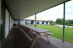 Terrassenbilder vom Selbstversorgerhaus 03453844 KLK-Gruppenhaus - NAESBYSTRAND in Dänemark 4200 Slagelse für Jugendfreizeiten
