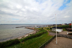 Bilder vom Gel&auml;nde vom Selbstversorgerhaus 03453831 Lille Strandlyst in Dänemark DK-5953 Tranekaer f&uuml;r Familienfreizeiten