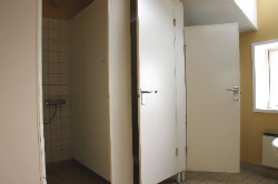 Sanitärbilder von der Gruppenunterkunft 03453112 Gruppenhaus HOUENS ODDE - STENSGÃ…RDEN in DÃ¤nemark 6000 Kolding für Sommerfreizeiten