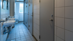Sanit�rbilder von der Gruppenunterkunft 03453102 Gruppenhaus BOGENSHOLMLEJREN in Dänemark 8400 Ebeltoft f�r Sommerfreizeiten