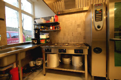 Küchenbilder von der Gruppenunterkunft 03453468 HÃ˜JER Efterskole in DÃ¤nemark 6280 HÃ¸jer für Familienfreizeiten