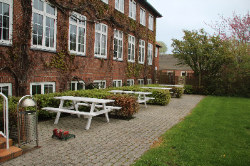 Terrassenbilder vom Selbstversorgerhaus 03453468 HØJER Efterskole in Dänemark 6280 Højer für Jugendfreizeiten