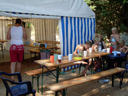 Bilder der Aufenthaltsr&auml;ume vom Gruppenhaus 00339101 ZEBU<sup>®</sup>-Dorf FRANKREICH ARDÈCHE  - M - in Frankreich 07150 Salvadas f&uuml;r Konfifreizeiten