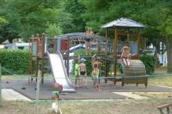 Bilder vom Spielplatz von der Gruppenunterkunft 00339101 ZEBU<sup>®</sup>-Dorf FRANKREICH ARDÈCHE  - M - in Frankreich 07150 Salvadas f&uuml;r Gruppenfreizeiten