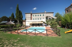 Weitere Aussenansichten vom Gruppenhaus 09399100 Gruppenhaus La Casa sul Lago in Italien I-06063 PG Torricella de Magione f&uuml;r Gruppenreisen