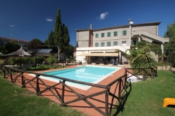 Weitere Aussenansichten vom Gruppenhaus 09399100 Gruppenhaus La Casa sul Lago in Italien I-06063 PG Torricella de Magione f&uuml;r Gruppenreisen