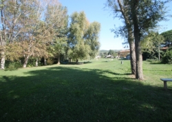 Bilder vom Gel&auml;nde vom Selbstversorgerhaus 09399100 Gruppenhaus La Casa sul Lago in Italien I-06063 PG Torricella de Magione f&uuml;r Familienfreizeiten