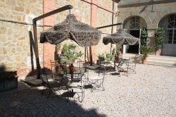 Terrassenbilder vom Selbstversorgerhaus 09399100 Gruppenhaus La Casa sul Lago in Italien I-06063 PG Torricella de Magione f&uuml;r Jugendfreizeiten