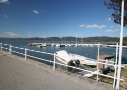 Bilder von Badem&ouml;glichkeiten vom Ferienhaus f&uuml;r Gruppen 09399100 Gruppenhaus La Casa sul Lago in Italien I-06063 PG Torricella de Magione f&uuml;r Jugendfreizeiten