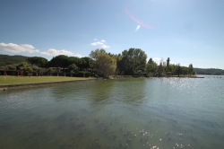 Bilder von Badem&ouml;glichkeiten vom Ferienhaus f&uuml;r Gruppen 09399100 Gruppenhaus La Casa sul Lago in Italien I-06063 PG Torricella de Magione f&uuml;r Jugendfreizeiten