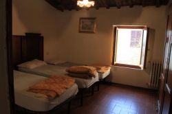 Schlafzimmerbilder vom Gruppenhaus 05395569 Gruppenhaus MONTICIANO in Italien 53015 Monticiano, Si f&uuml;r Gruppenfreizeiten