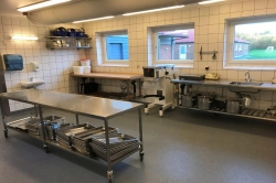 Küchenbilder von der Gruppenunterkunft 03453471 REJSBY EUROPŒISKE Efterskole in Dänemark 6780 Skœrbœk für Familienfreizeiten