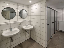 Sanitrbilder von der Gruppenunterkunft 03318775 Gruppenhaus FRYSLAN in Dnemark 8775 Nijhuizum fr Sommerfreizeiten