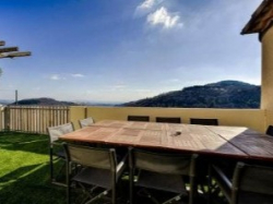 Terrassenbilder vom Selbstversorgerhaus 05335499 Gruppenhaus GENESTELLE  in Frankreich  Genestelle f&uuml;r Jugendfreizeiten