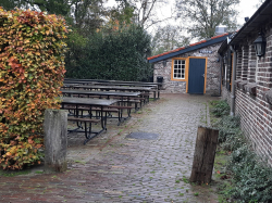 Terrassenbilder vom Selbstversorgerhaus 03315712 Gruppenhaus DE VAARSEL in Niederlande 5712 LM Someren f&uuml;r Jugendfreizeiten