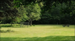 Bilder der Spielwiese vom Gruppenhaus 03453410 Paaruplejren in Dänemark 7442 Engesvang f�r Konfifreizeiten