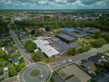 Aussenansicht vom Gruppenhaus 03453480 Play Efterskole in Dänemark 7200 Grindsted für Gruppenfreizeiten Aussenansicht vom Gruppenhaus 03453480 Play Efterskole in Dänemark 7200 Grindsted für Gruppenfreizeiten