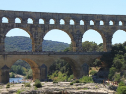 Bilder von Ausfl&uuml;gen vom Ferienhaus f&uuml;r Gruppen 05335455 Gruppenhaus PONT-DU-GARD in Frankreich   f&uuml;r Familienfreizeiten